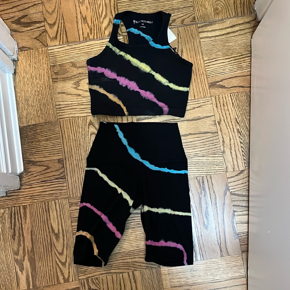 Electric & rose matching tie dye workout set in size XS